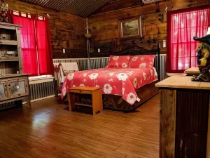 The Home Place - Let It Be Your Home Away from Home for A While! Cabin