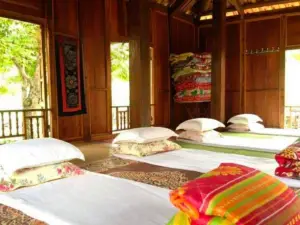 Gió Lào Eco Lodge