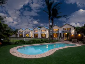 Boathouse Resort Studios and Suites