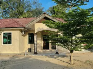 Faris's Homestay & Resort