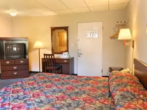 Travelodge by Wyndham Cleveland Lakewood