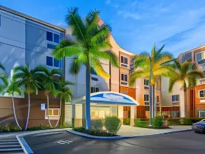 Candlewood Suites Fort Myers-Sanibel Gateway