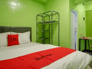 RedDoorz @ Jalan Gatot Subroto Semarang