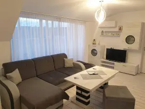 Cosy Charming 2-Bed Apartment in Blagoevgrad