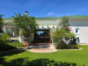Swept Away Guesthouse - No-Loadshedding