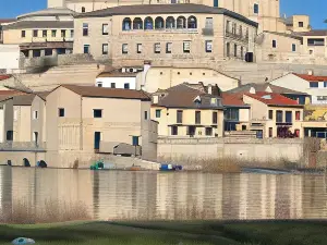 Hotel Puente de Piedra