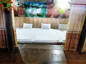 Minh Khang Homestay - Lang đa co Khuoi KY