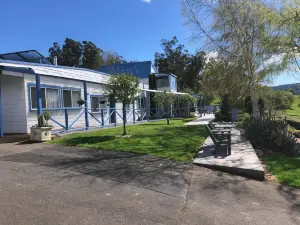 โมลครีก ไฮด์อะเวย์