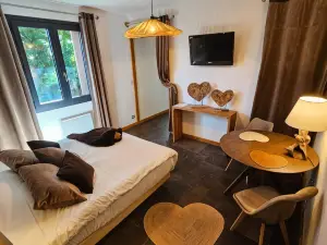 Au Refuge des 3 Ours - Chambres d'hôtes et Cabanes