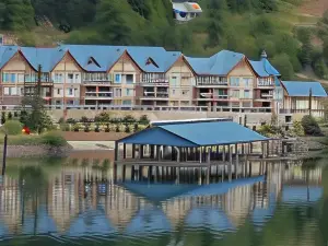 Kaslo Bay Condominium
