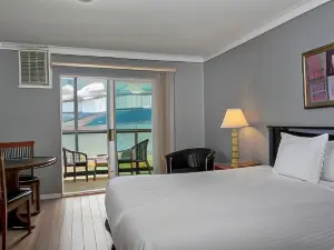 Tiki Shores Inn & Suites