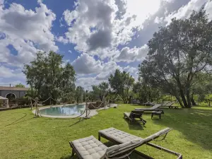 拉吉亞依亞度假酒店