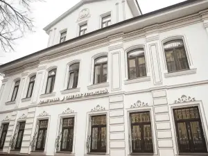 Knyagini Uhtomskoj Hotel