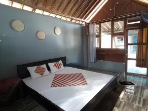 Harry's Ocean House Watukarung Homestay