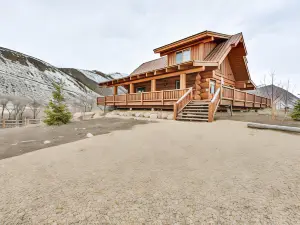 Luxe Family Cabin w/ Deck: Walk to Duchesne River!