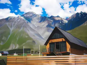 Traveler's Cottages in Kazbegi