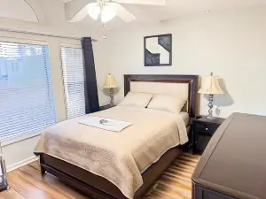 2 Private Rooms in a Quiet Neighborhood Can Book up to 4 People