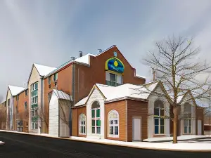 La Quinta Inn & Suites by Wyndham Cleveland Macedonia