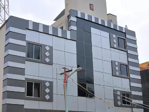 C M Hotel
