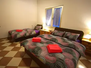 Hostel Topić