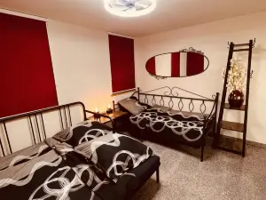 Rose Boardinghouse 24h-7D Self Check-in Automat