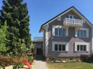 House Apartmentshumpolec + Garden