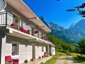 Lazer Çardaku Guesthouse