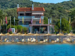Over Sea Rooms & Villas