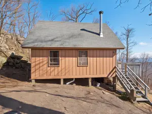 Tranquil Rocky Top Cabin with Mountain Views! 1 Bedroom Cabin by RedAwning