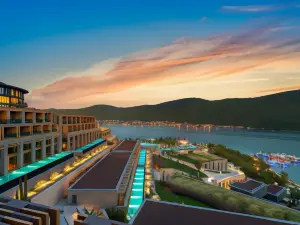 Lujo Hotel Art &Joy