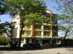 Central Park Family Hotel