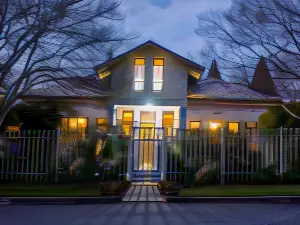Mirabel Guesthouse