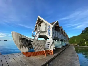 Fullo’s Seafront and Spring Resort