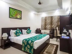 Palm Tree Hotel & Restaurant