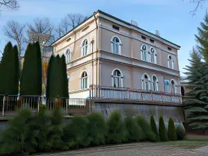 Schronisko Młodzieżowe Ptsm Matecznik