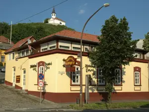 Alabardos Panzio es Apartmanhaz