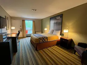 Jolly Roger Inn & Resort