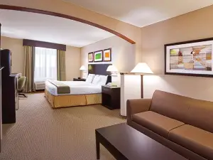 Holiday Inn Express & Suites Cleveland-Streetsboro