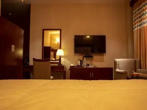 Ratna Hotel
