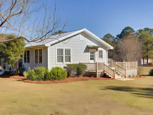 Remote Grove Hill Cottage with Deck!