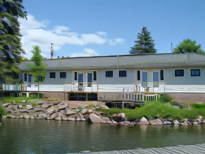 Boathouse Country Inn