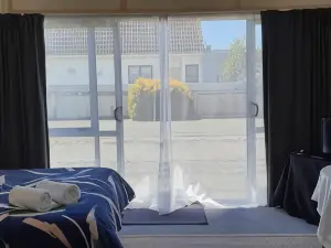 Roadside Motel