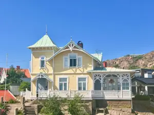 Strandflickornas Annex Gula Villan