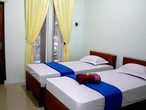 Arrys (Watukarung Surf Camp)