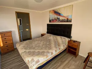 Hostal AGUSTÍN Atendemos a Particulares y Empresas