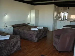 Slipway Hotel Motel