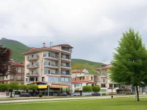 Paralimnio Suites