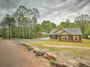 Tallassee Creekside Cabin w/ Forest Views!