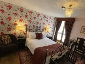 The Bubble Inn Hotel