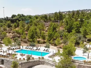 Mountain Breeze Lodge & Resort